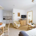 Landpension Risch Konukevi 3*